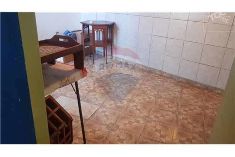 CASA AMPLIA, en muy buen estado de conservación.