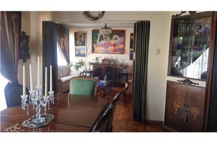 CASA AMPLIA, en muy buen estado de conservación.