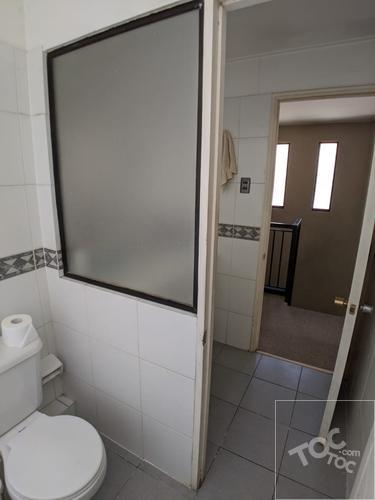 Casa de 2 pisos en Condominio Ciudad Satélite Maipu