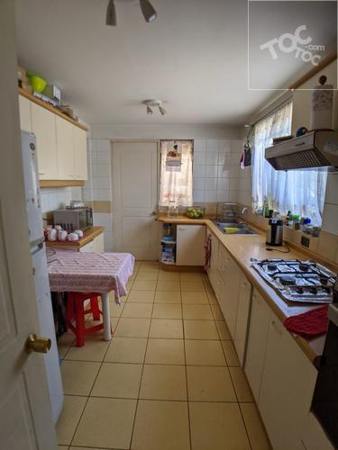 Casa de 2 pisos en Condominio Ciudad Satélite Maipu