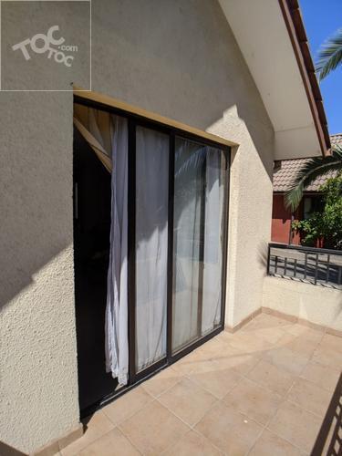 Casa de 2 pisos en Condominio Ciudad Satélite Maipu