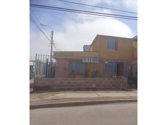 HERMOSA Y AMPLIA CASA A PASOS DEL CENTRO DE ALTO HOSPICIO
