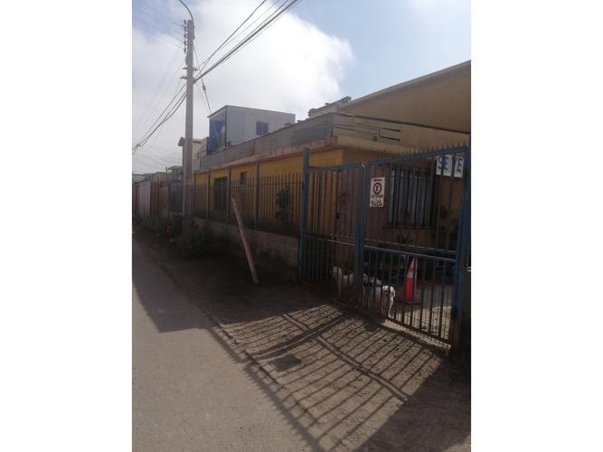HERMOSA Y AMPLIA CASA A PASOS DEL CENTRO DE ALTO HOSPICIO