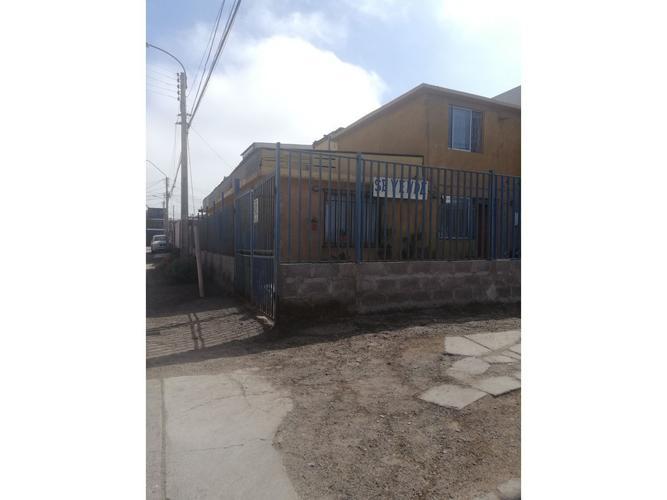 HERMOSA Y AMPLIA CASA A PASOS DEL CENTRO DE ALTO HOSPICIO