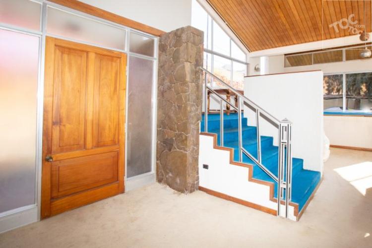 ESPECTACULAR RESIDENCIA ESTILO AÑOS 70