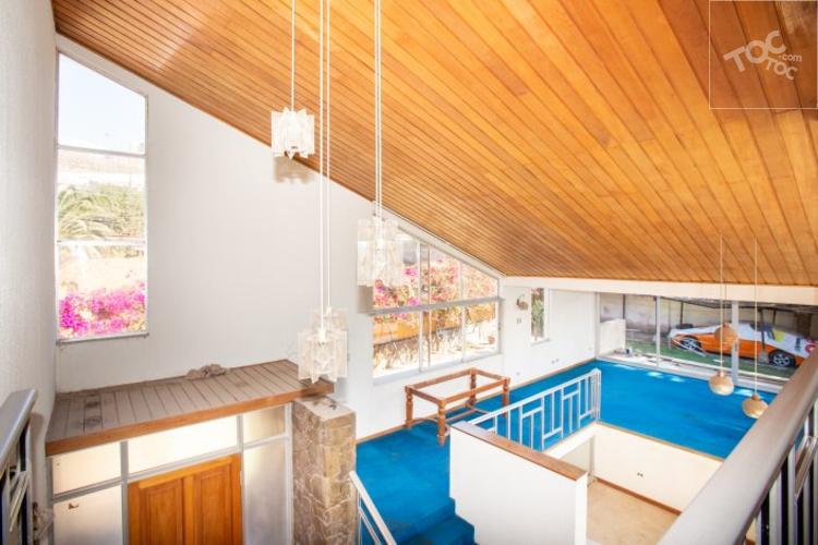 ESPECTACULAR RESIDENCIA ESTILO AÑOS 70