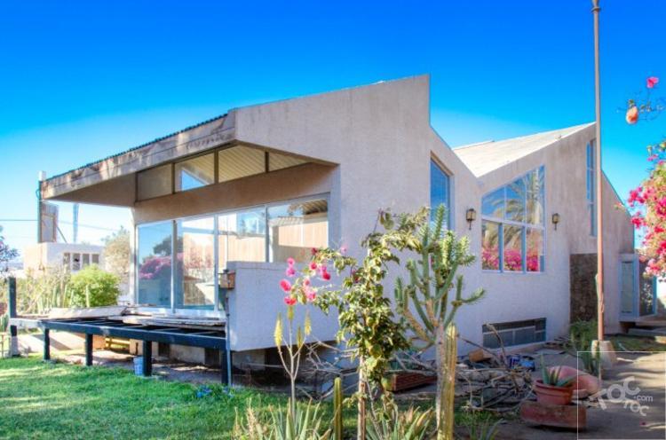 ESPECTACULAR RESIDENCIA ESTILO AÑOS 70