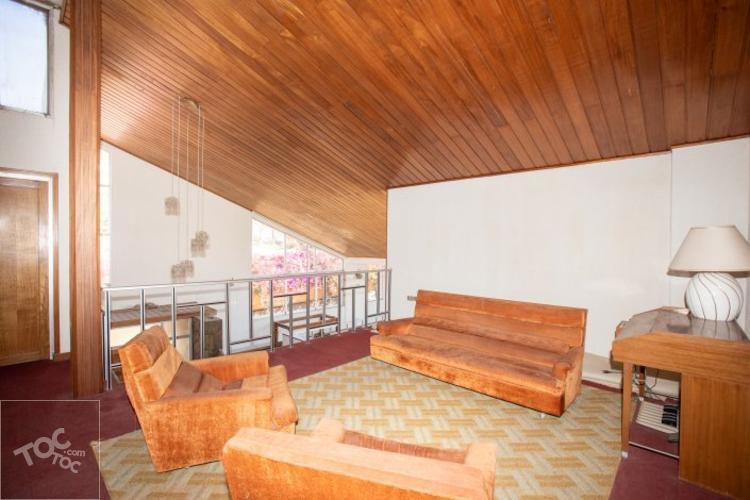 ESPECTACULAR RESIDENCIA ESTILO AÑOS 70