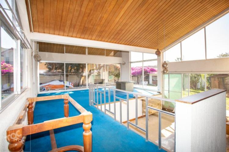 ESPECTACULAR RESIDENCIA ESTILO AÑOS 70