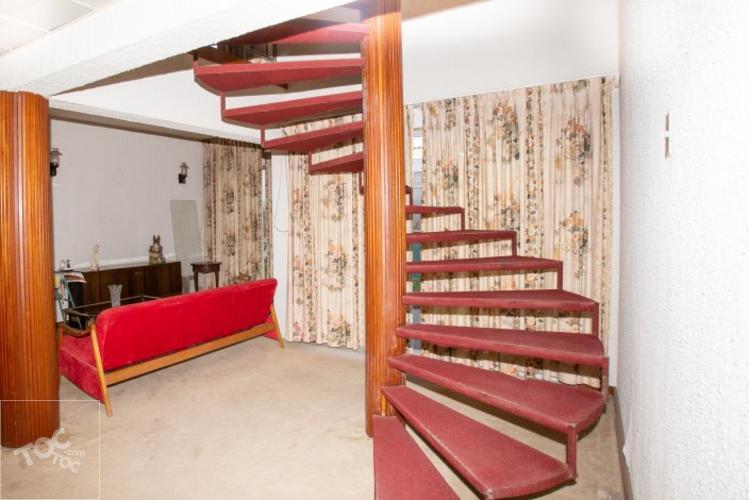ESPECTACULAR RESIDENCIA ESTILO AÑOS 70