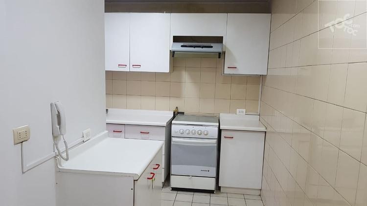 Arriendo depto. 2 dormitorios+dormitorio y baño de servicio. Calle Luz con Riesco.