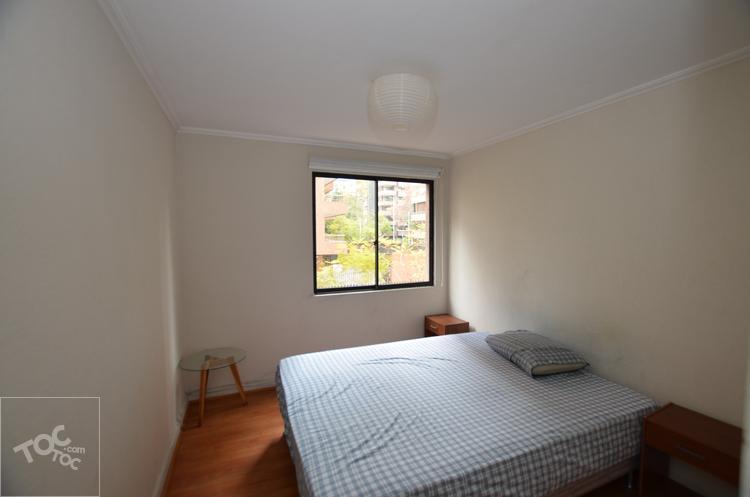Arriendo depto. 2 dormitorios+dormitorio y baño de servicio. Calle Luz con Riesco.