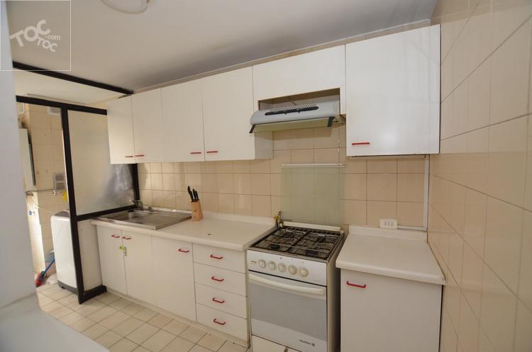Arriendo depto. 2 dormitorios+dormitorio y baño de servicio. Calle Luz con Riesco.