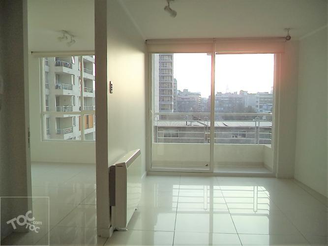ARRIENDO METRO SANTA LUCIA / SARA DEL CAMPO / CARMEN