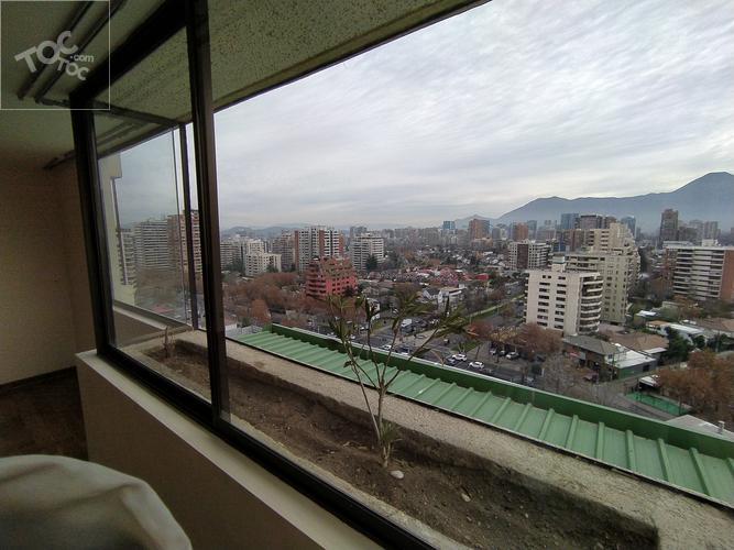 SE ARRIENDA AMPLIO DEPTO 4 DORM. - 4 BAÑOS + 2 ESTAC - MANQUEHUE/COLON