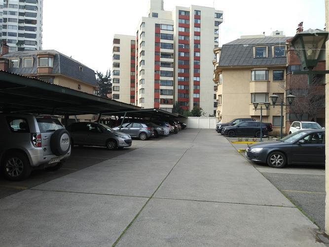 PASOS DE PARQUE ARAUCANO /2 ESTACIONAMIENTOS