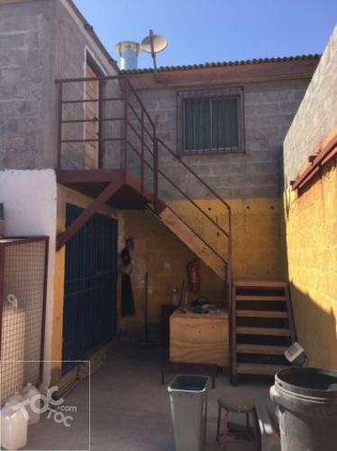 Casa con Local / Los Alamos Hospicio