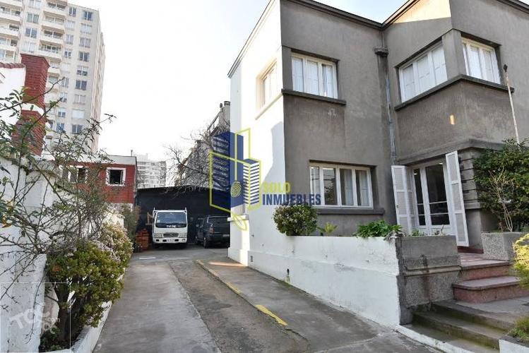 CASA CON USO COMERCIAL AV. IRARRAZABAL/METRO CHILE ESPAÑA