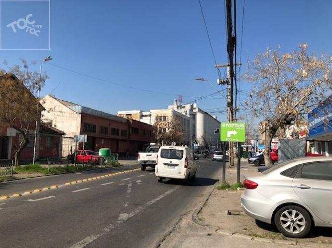 Av. Fermín Vivaceta, METRO HOSPITALES