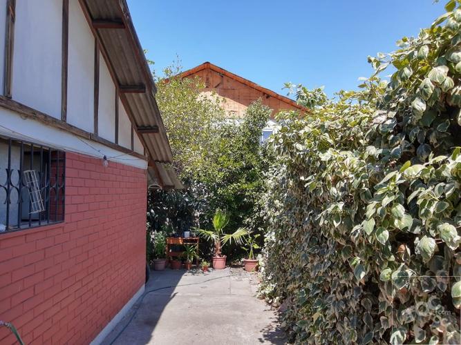 Casa 3 dormitorios, 1 baño, 2 estacionamientos, cerca Mall Plaza Tobalaba