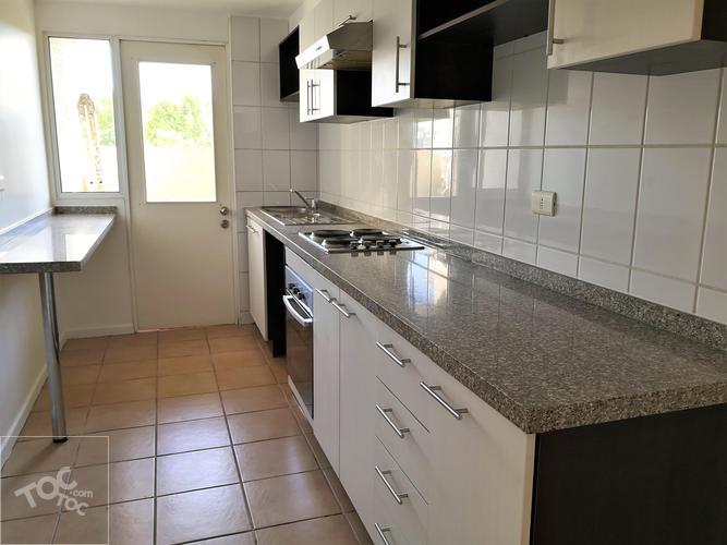 Mar Tirreno 3360, Metro Quilín y Mall Quilín