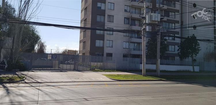 Departamento con Estacionamiento en Edificio Metro Valdovinos