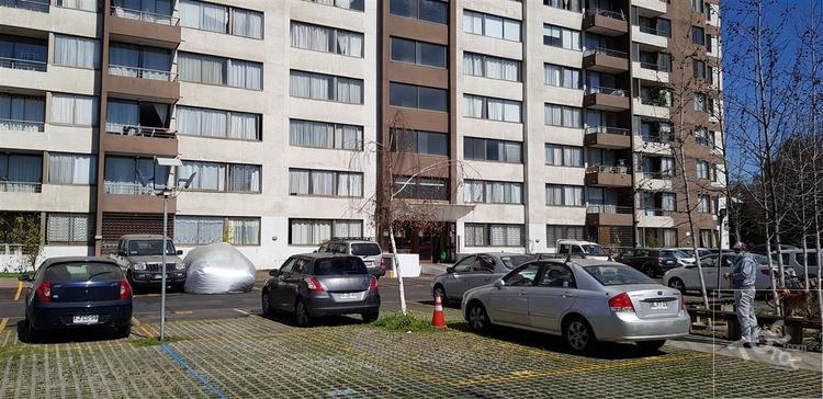 Departamento con Estacionamiento en Edificio Metro Valdovinos