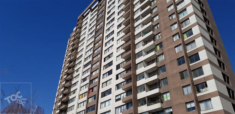 Departamento con Estacionamiento en Edificio Metro Valdovinos