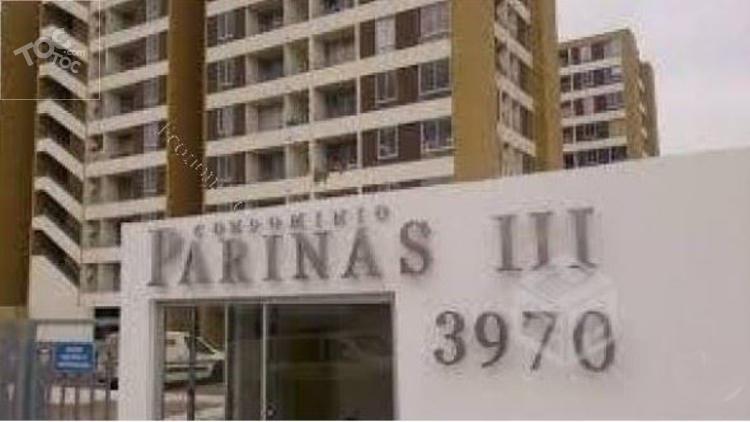 Departamento con Estacionamiento y Bodega. Condominio Parinas