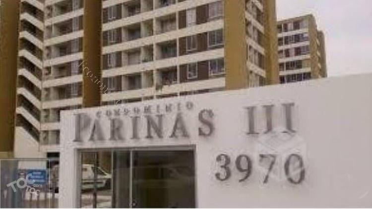 Departamento con Estacionamiento y Bodega. Condominio Parinas