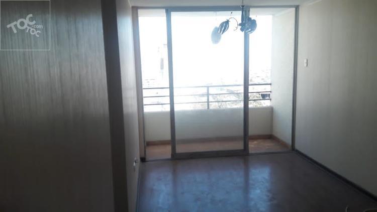 Departamento con Estacionamiento y Bodega. Condominio Parinas