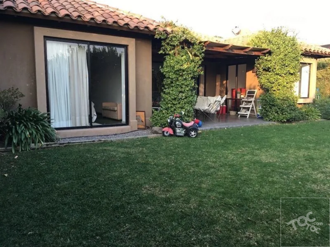 Casa Estilo Chilena en Condominio Los Portones, Chicureo