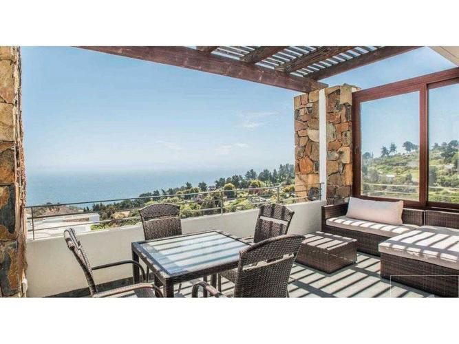 Departamento en venta en Cachagua. Ubicado en Costa Cachagua con vista al mar.