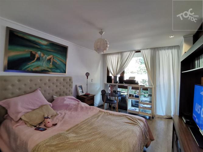 Townhouse / Av. Del Valle