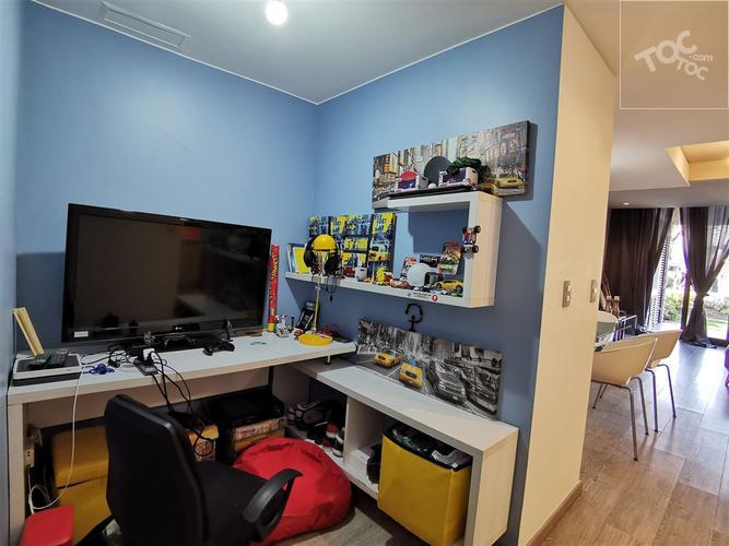 Townhouse / Av. Del Valle