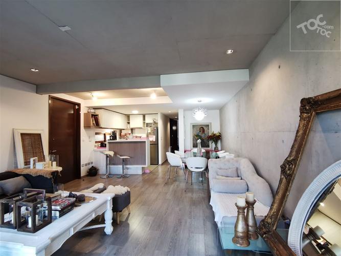 Townhouse / Av. Del Valle