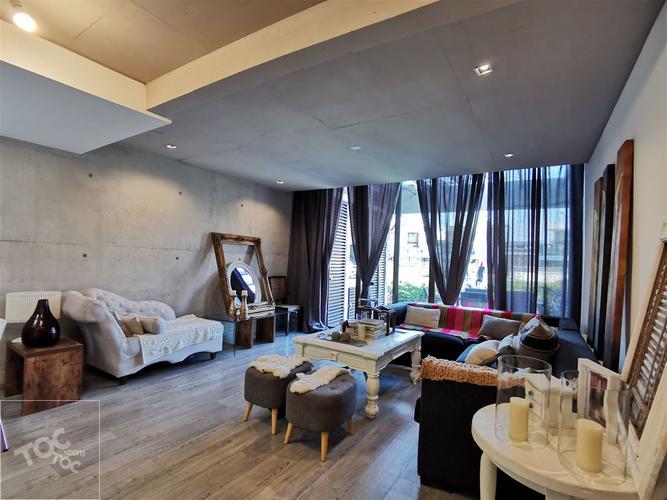 Townhouse / Av. Del Valle