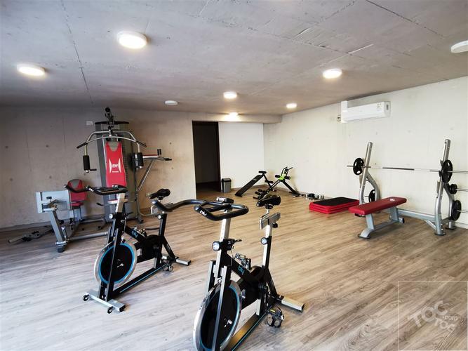 Townhouse / Av. Del Valle