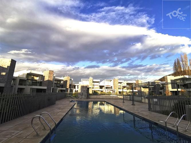 Townhouse / Av. Del Valle