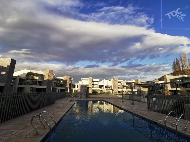 Townhouse / Av. Del Valle