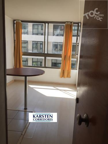 ARRIENDO DEPARTAMENTO EN UN PISO 7 DE 1D 1B DE 26 M2 APROX. CON ESTACIONAMIENTO A DOS CUADRAS DEL METRO ESTACIÓN SANTA ANA EN SANTIAGO CENTRO