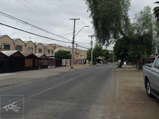 CASA CON LOCALES COMERCIALES EN RENCA