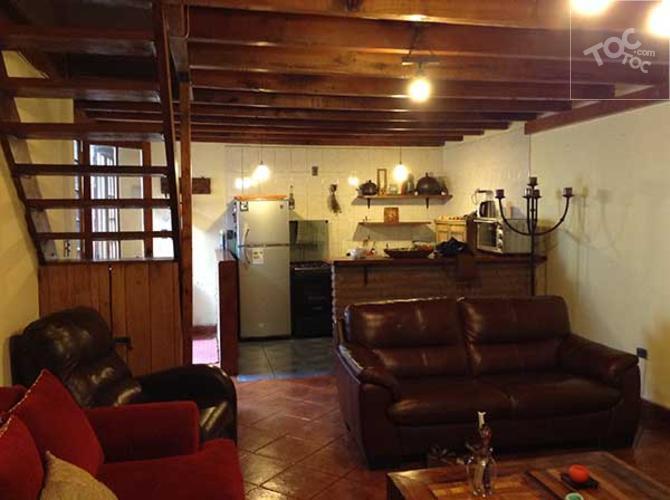 CASA CON LOCALES COMERCIALES EN RENCA