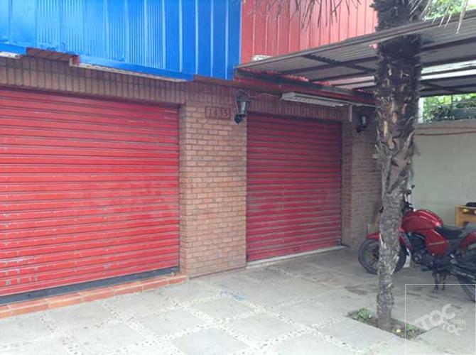 CASA CON LOCALES COMERCIALES EN RENCA