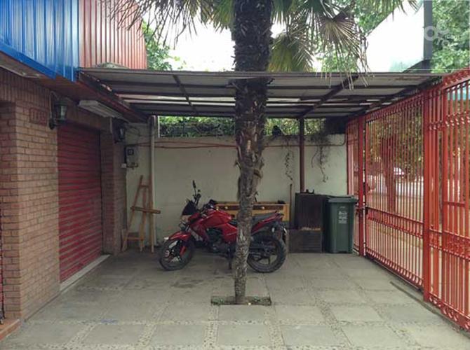 CASA CON LOCALES COMERCIALES EN RENCA