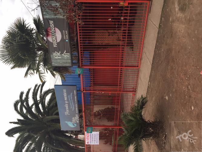 CASA CON LOCALES COMERCIALES EN RENCA
