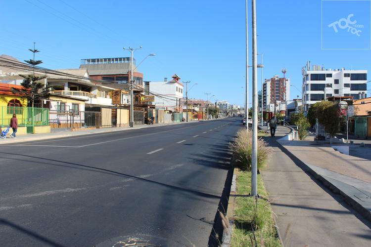 Casa en Avenida Angamos, excelente ubicación