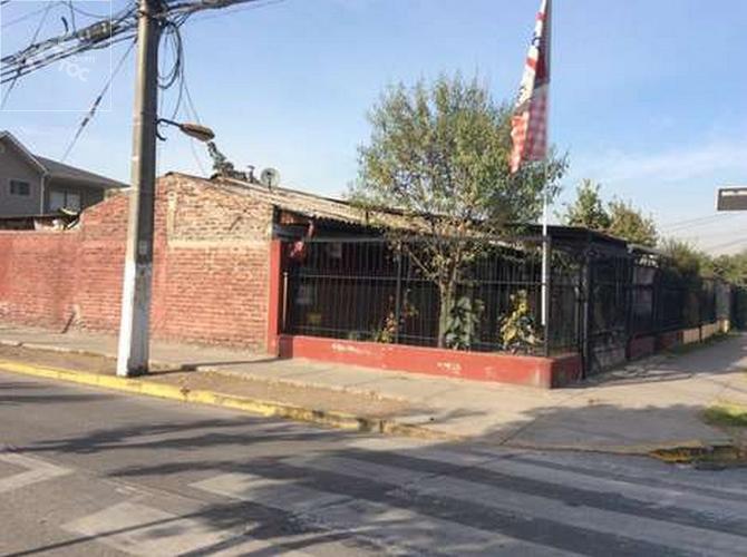 Casa esquina en buen estado, con pequeño bazar en funcionamiento, Maipú.