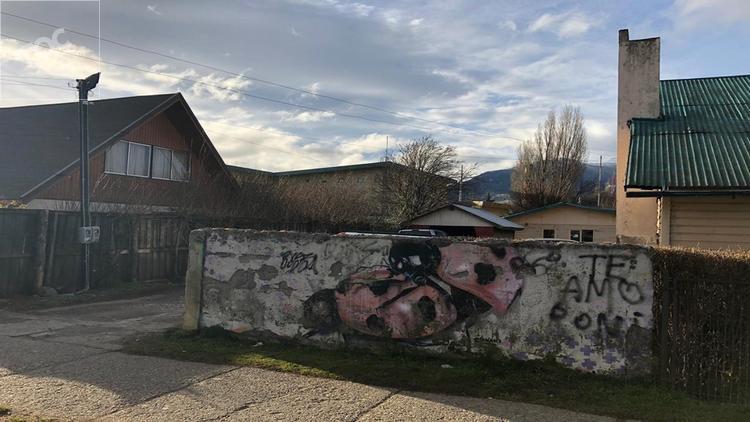 Excelente oportunidad, vendo terreno de 1250 mt2 con una casa y cabañas en el centro de la ciudad de Coyhaique