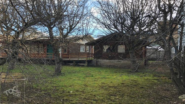 Excelente oportunidad, vendo terreno de 1250 mt2 con una casa y cabañas en el centro de la ciudad de Coyhaique